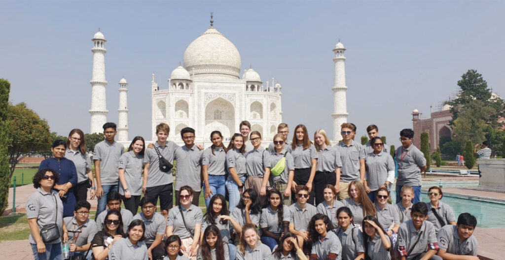 Gruppe vor dem Taj Mahal in Indien